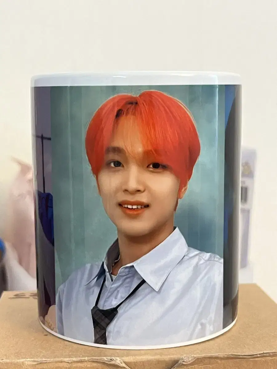 NCT haechan sells mugs.