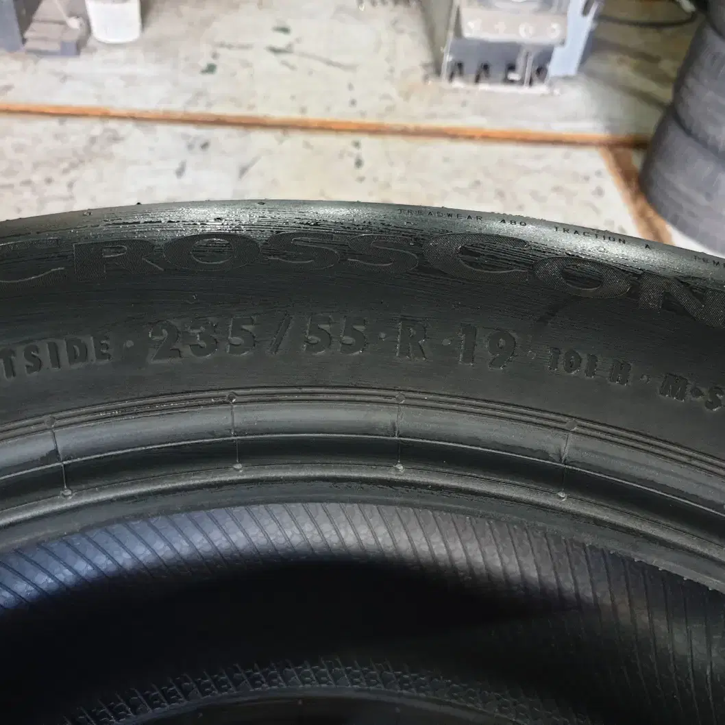 중고타이어 콘티넨탈타이어 크로스콘택트RX 235/55R19 4개 세트