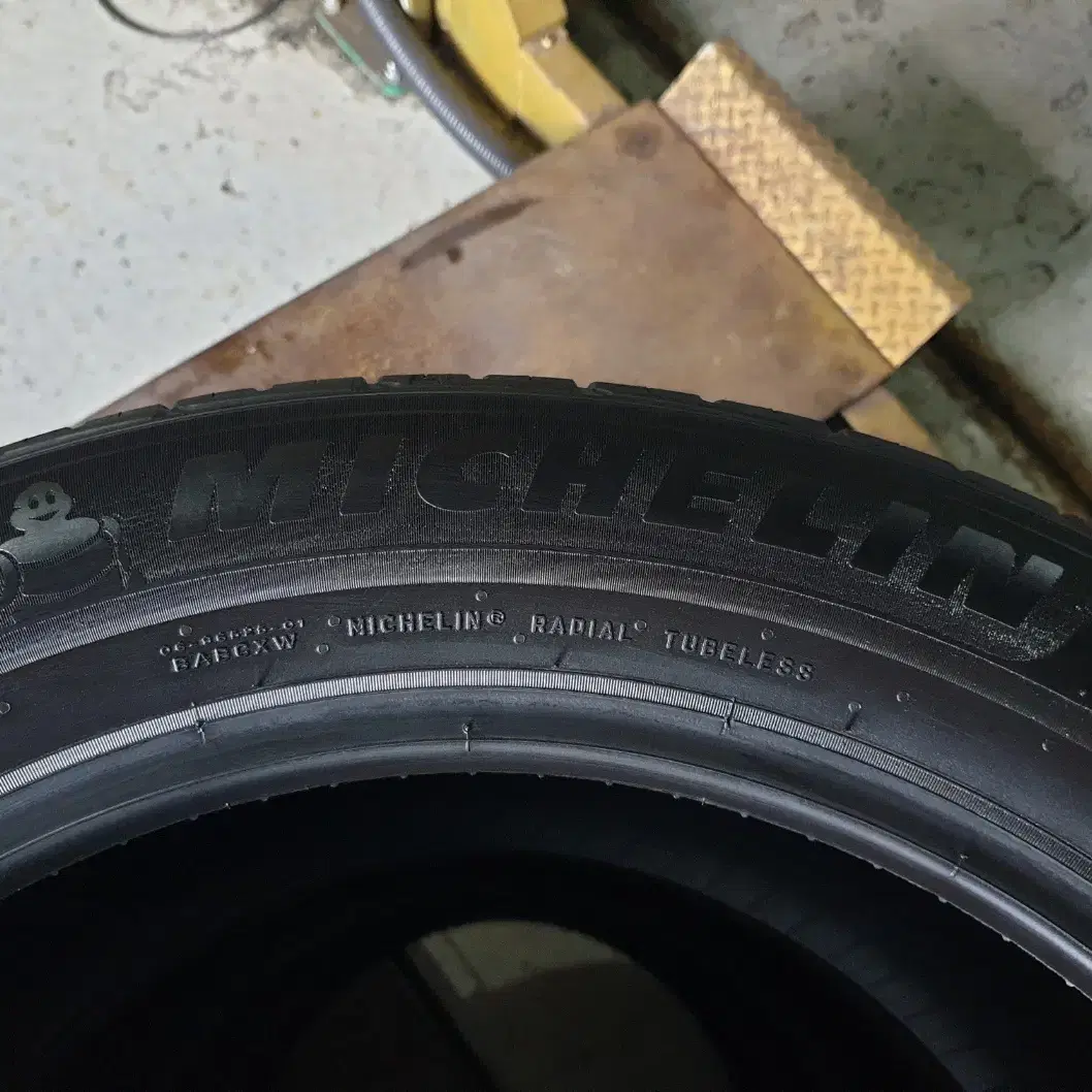 중고타이어 미쉐린타이어 프리미어 올시즌2 235/55R19 4개 세트