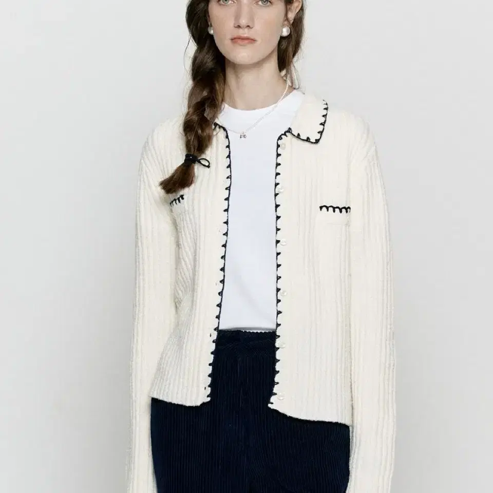 BEMUSE MANSION_Embroidery collar knit