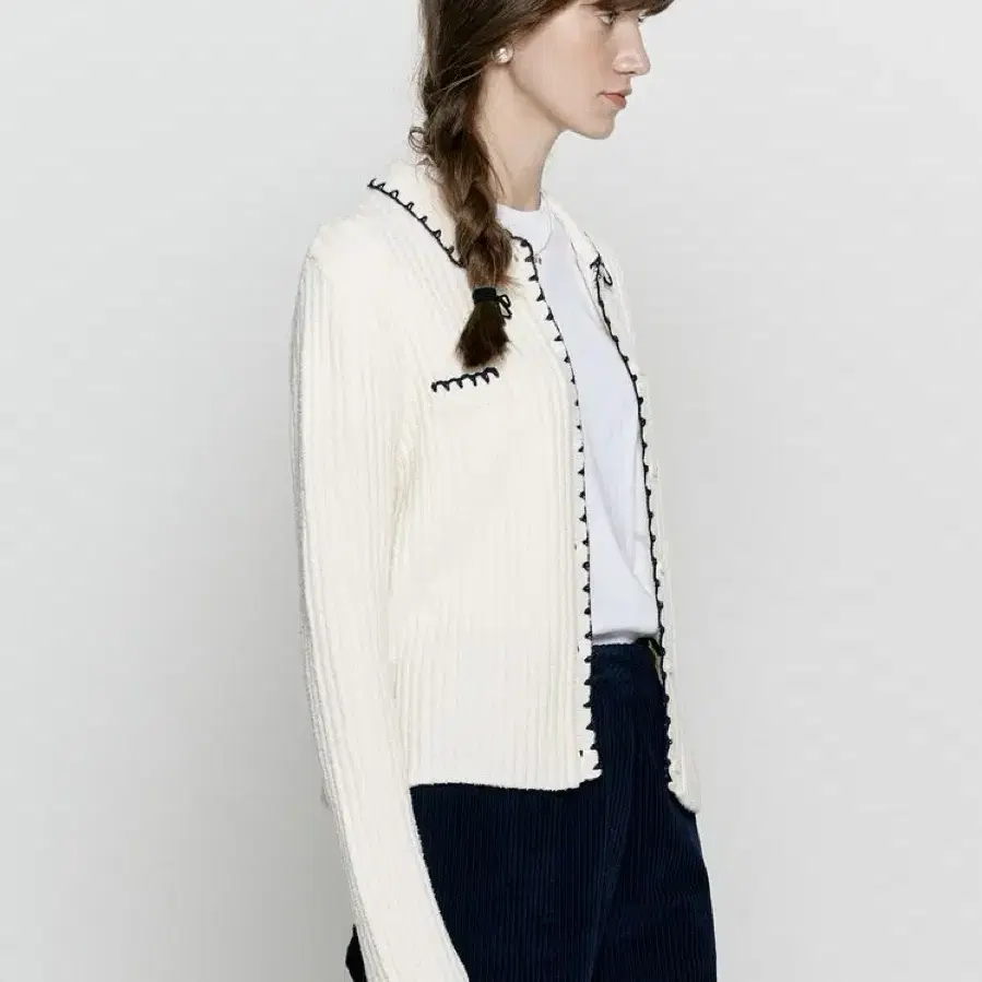 BEMUSE MANSION_Embroidery collar knit