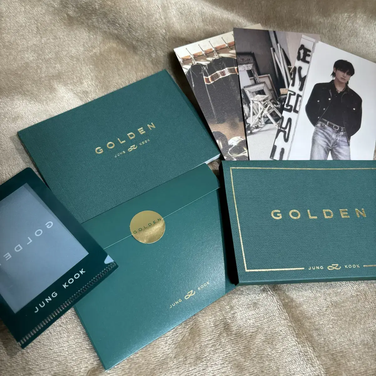 Jungkook Golden weverse album / jungkook GOLDEN weverse Album