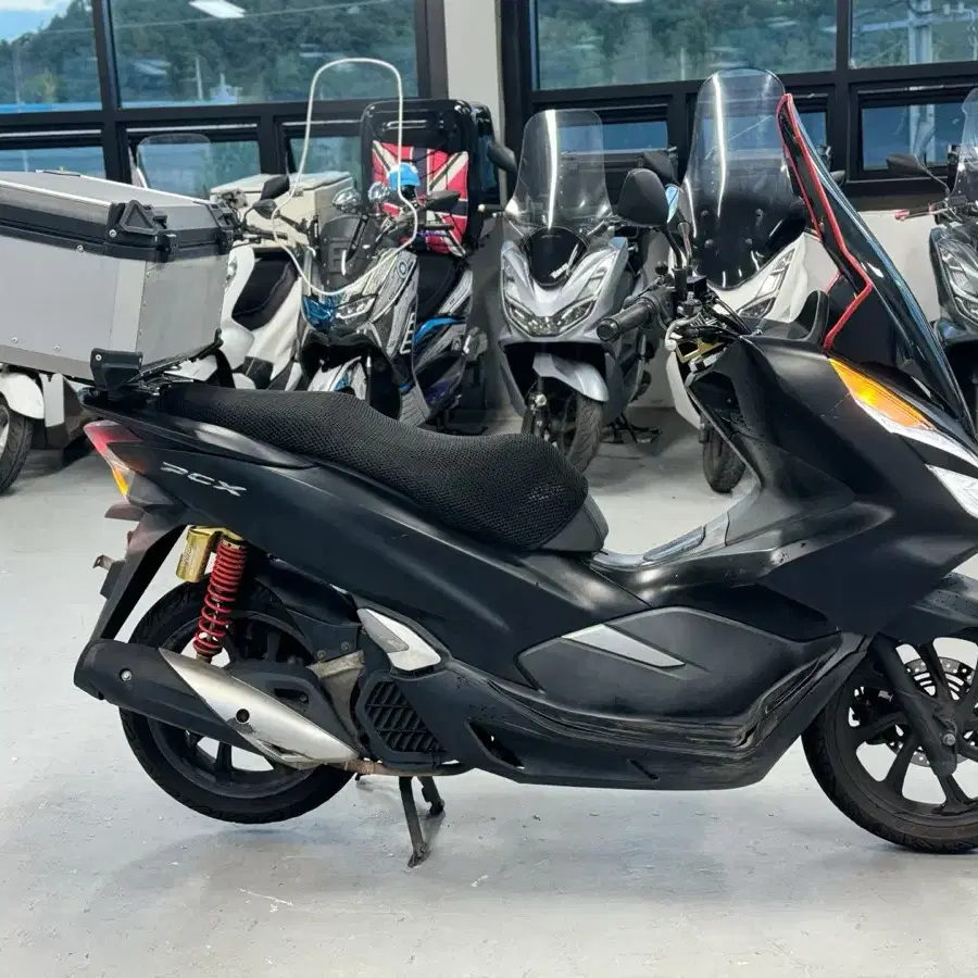 20년형 혼다 PCX125 5만KM 깔끔한 차량 판매합니다.