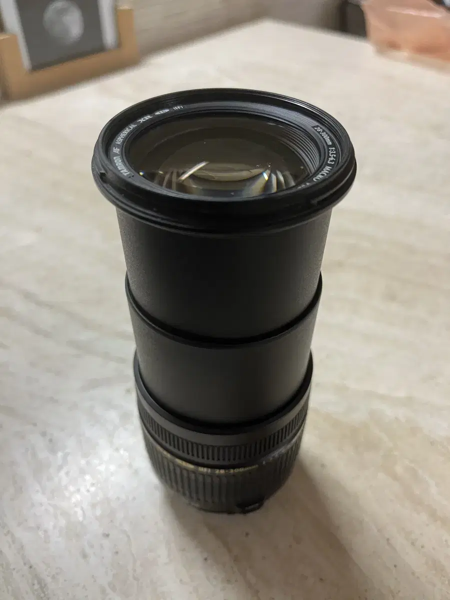 니콘 28-300mm Marco 렌즈 입니다