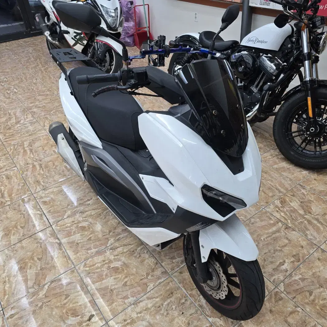 이지맥스300cc (abs) 스쿠터 팝니다.