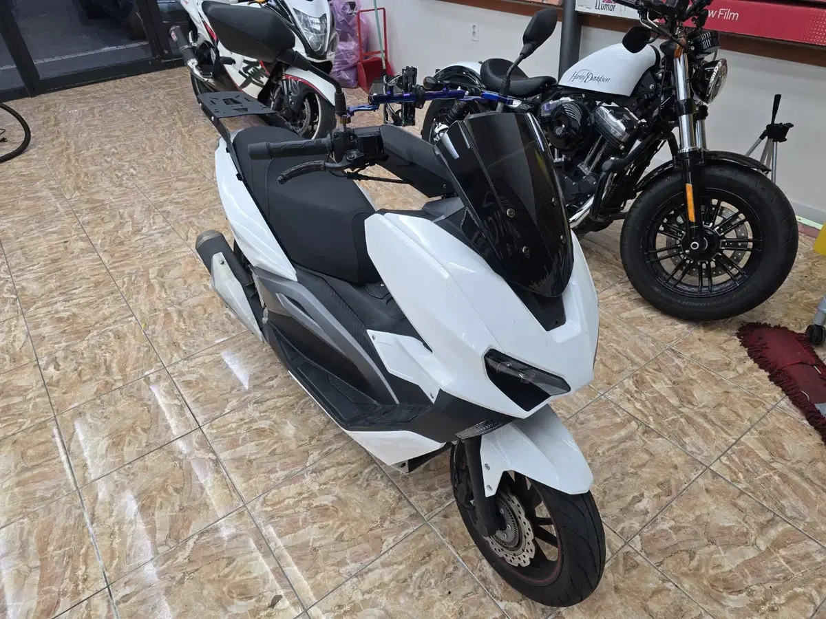 이지맥스300cc (abs) 스쿠터 팝니다.