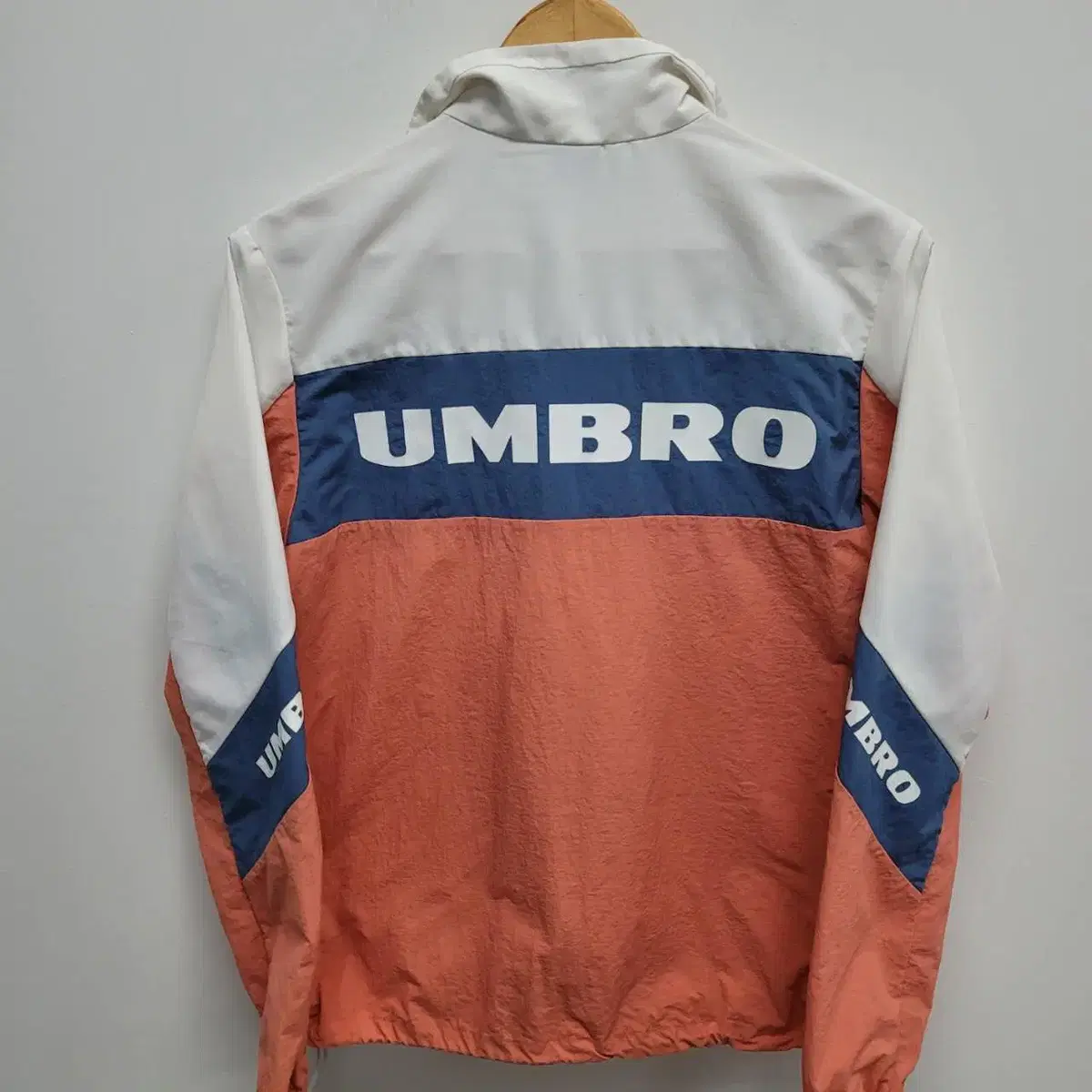 90) 엄브러 umbro 여성 바람막이