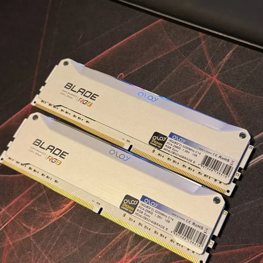 OLOY DDR4 3200 cl14 b다이 8x2 RGB