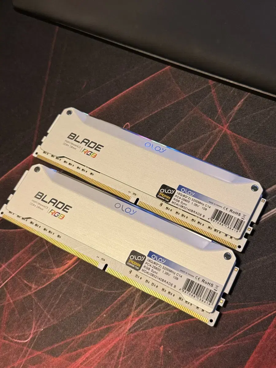 OLOY DDR4 3200 cl14 b다이 8x2 RGB