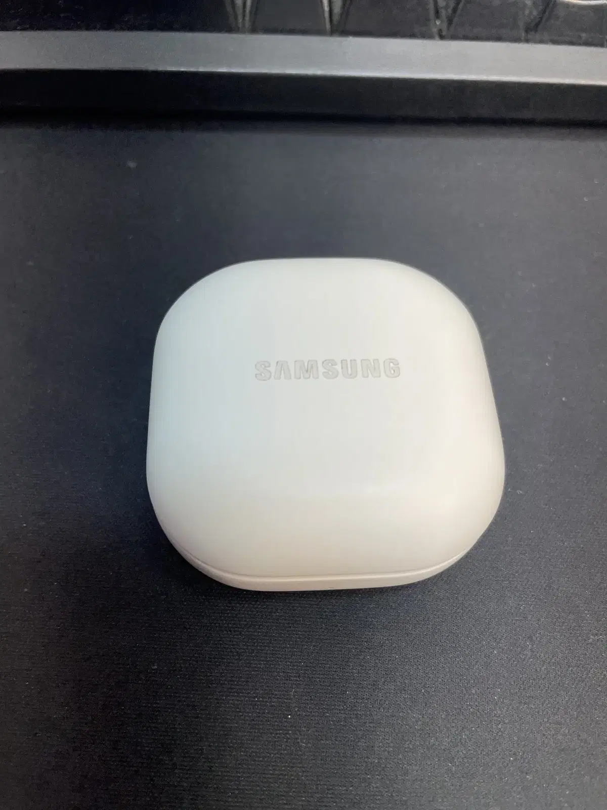 Galaxy Buds 2 Pro White, in good condition, used, 95,000 won.