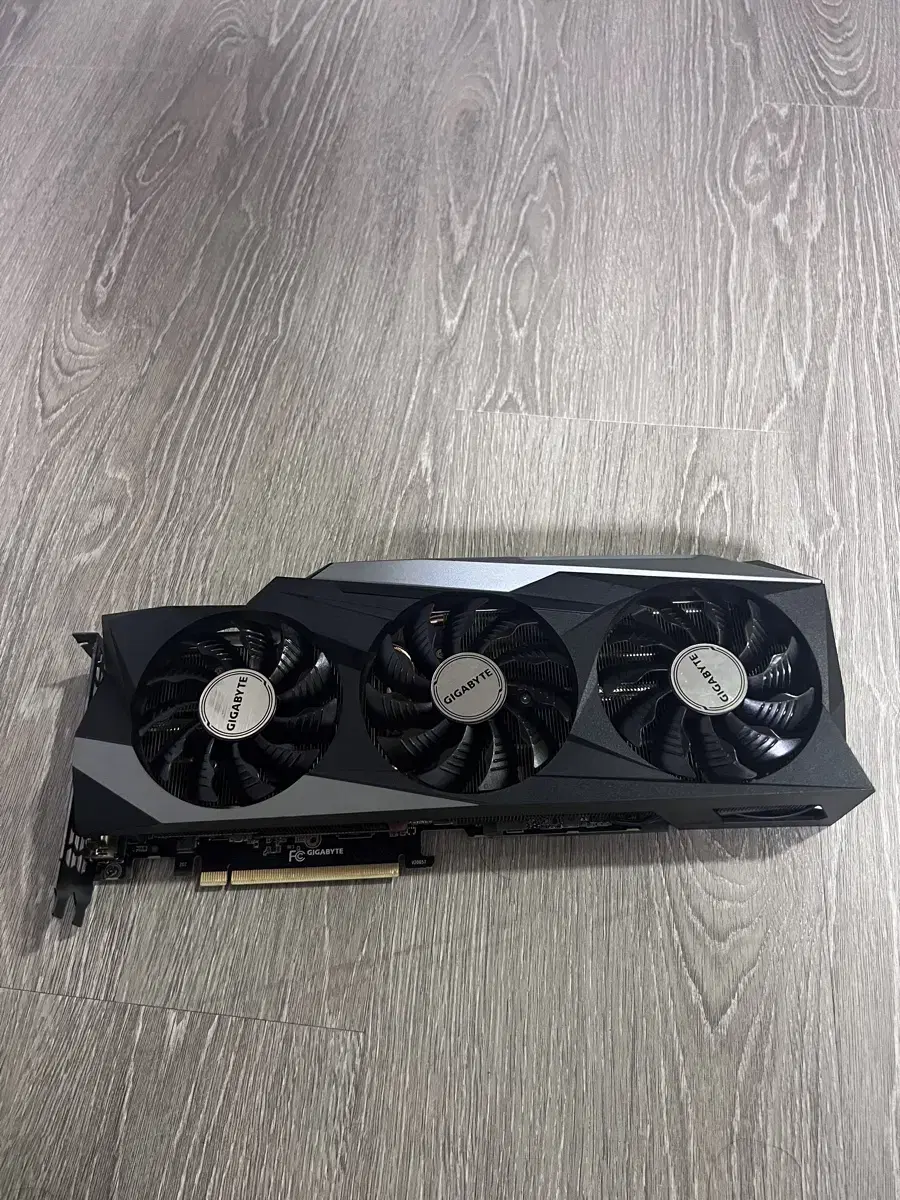 기가바이트 RTX 3080 게이밍