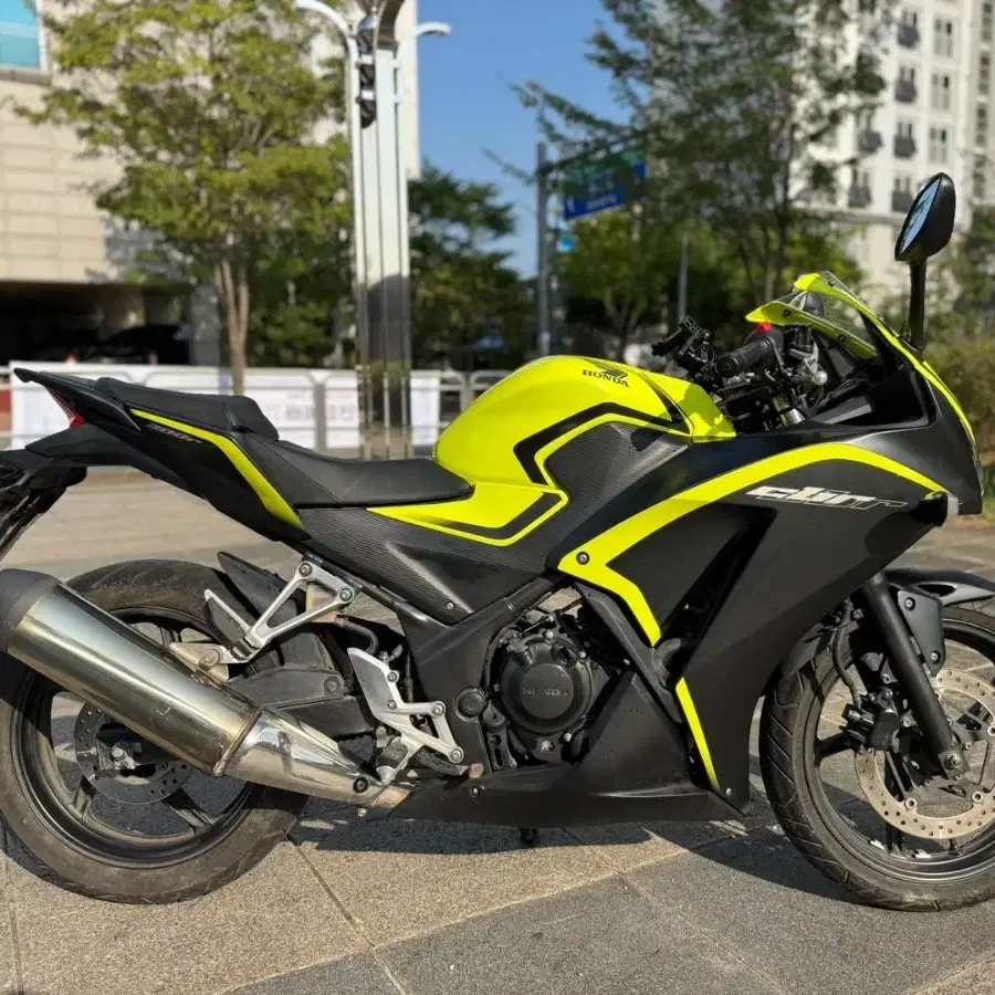 혼다 cbr300r 2017년형 짧은키로수 판매합니다