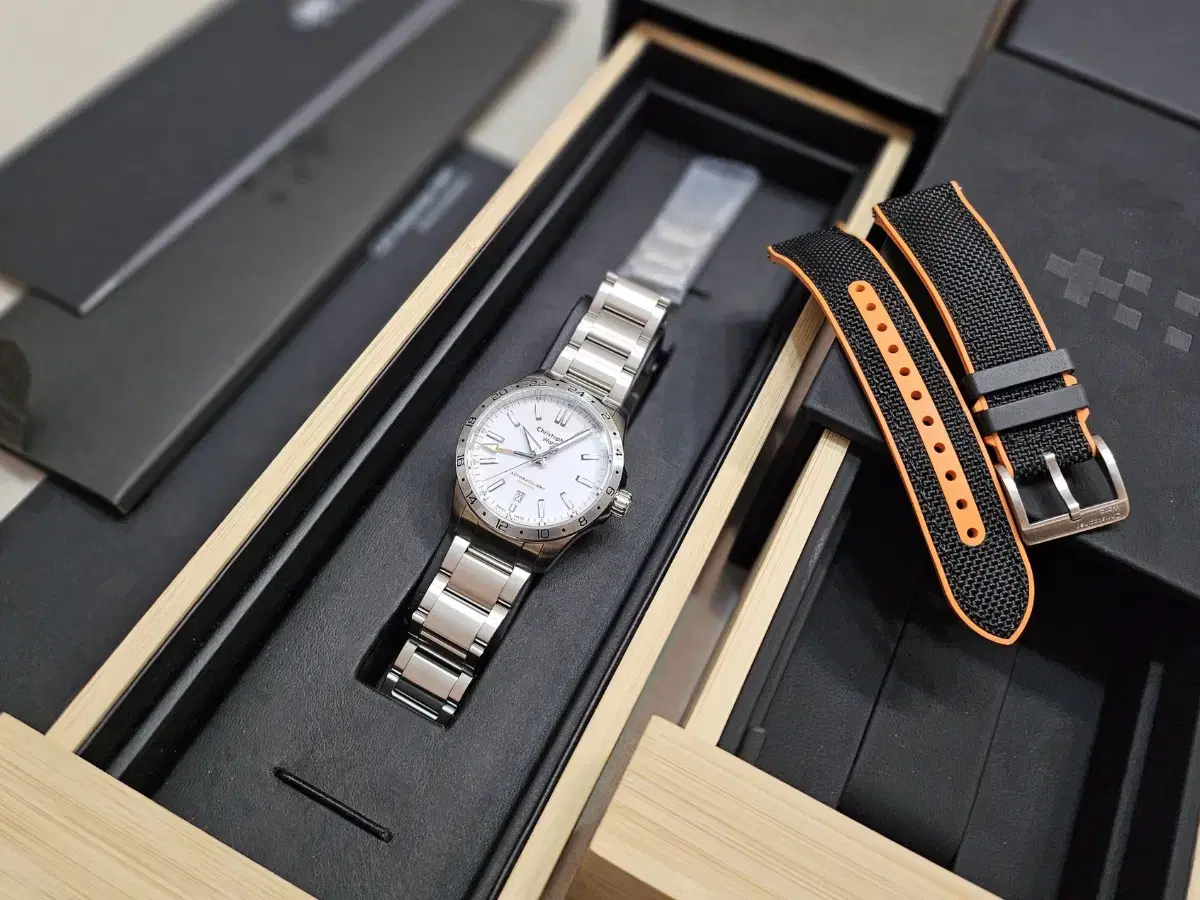 크리스토퍼 와드 C63 Sealander GMT 39mm 판매