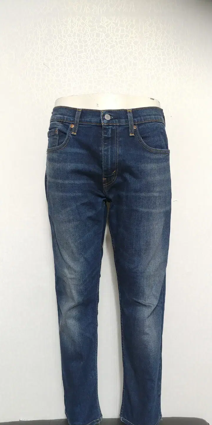 35 Levi's 502 Men's Jeans