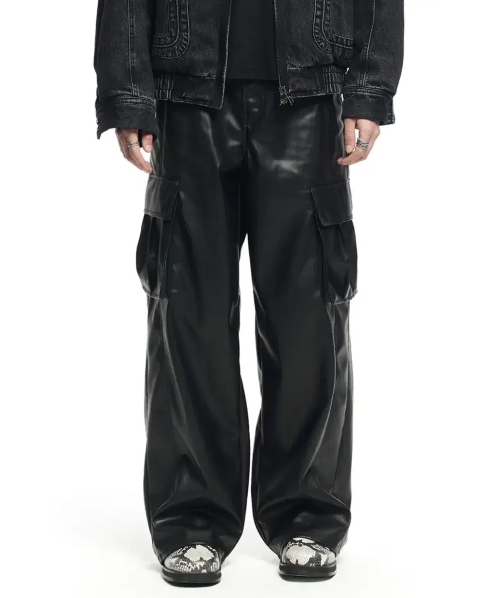 메종미네드 LEATHER OUT CARPENTER WIDE PANTS B