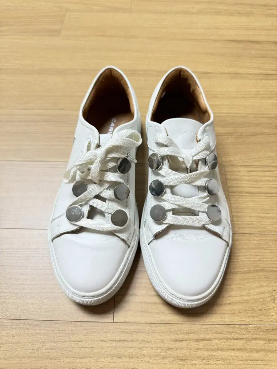 Price drop) Genuine) Carvin sneakers size 39