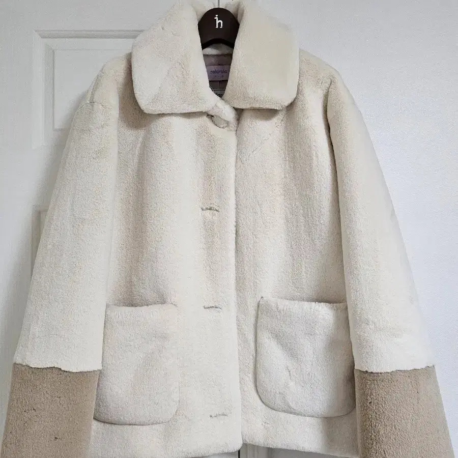 로라로라 퍼 자켓 fake fur jacket ivory