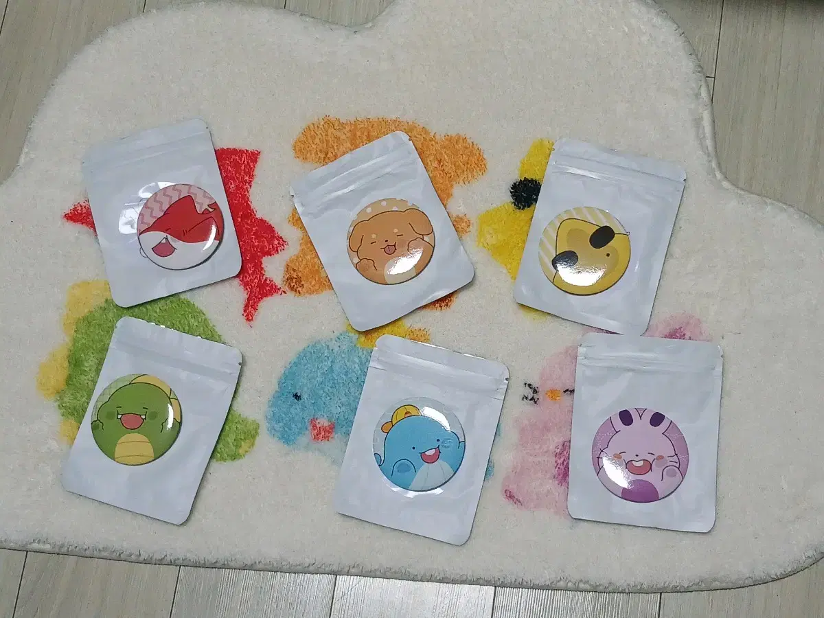 Pixarly 10th Anniversary pop up 300,000 won Sleepground Set of 6 can badges bulk I'm selling it.