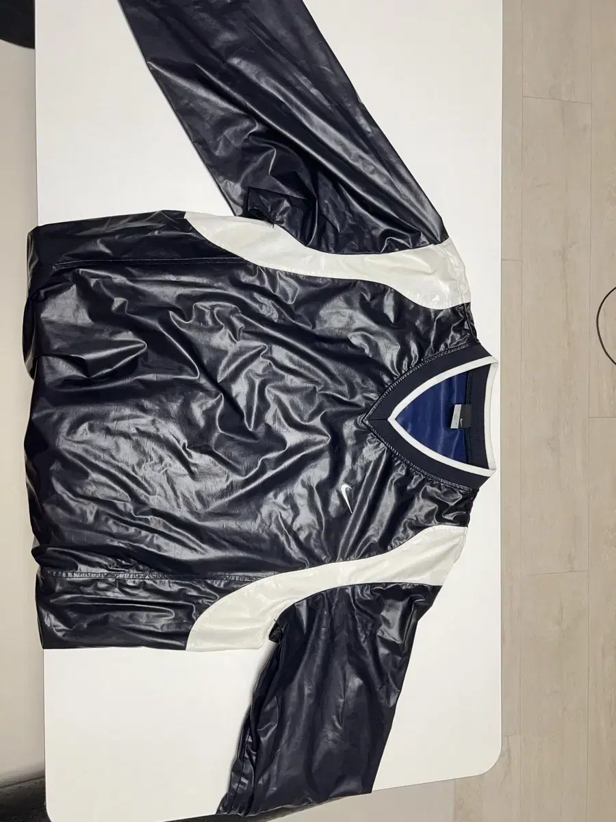 Nike Warm Up L Glossy