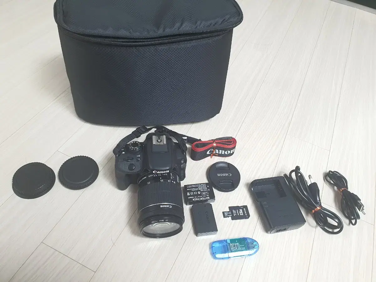 캐논 EOS 100D 카메라 와 18-55 STM 렌즈