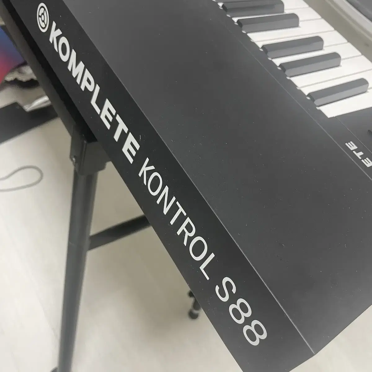 Komplete kontrol mk2 s88 산지 5개월도 안됬어요~