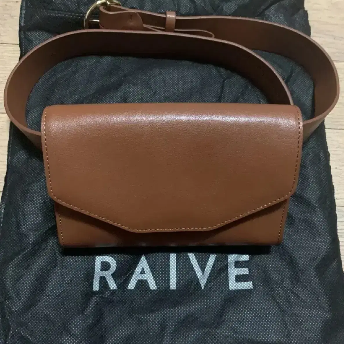 레이브 (raive) 벨트백