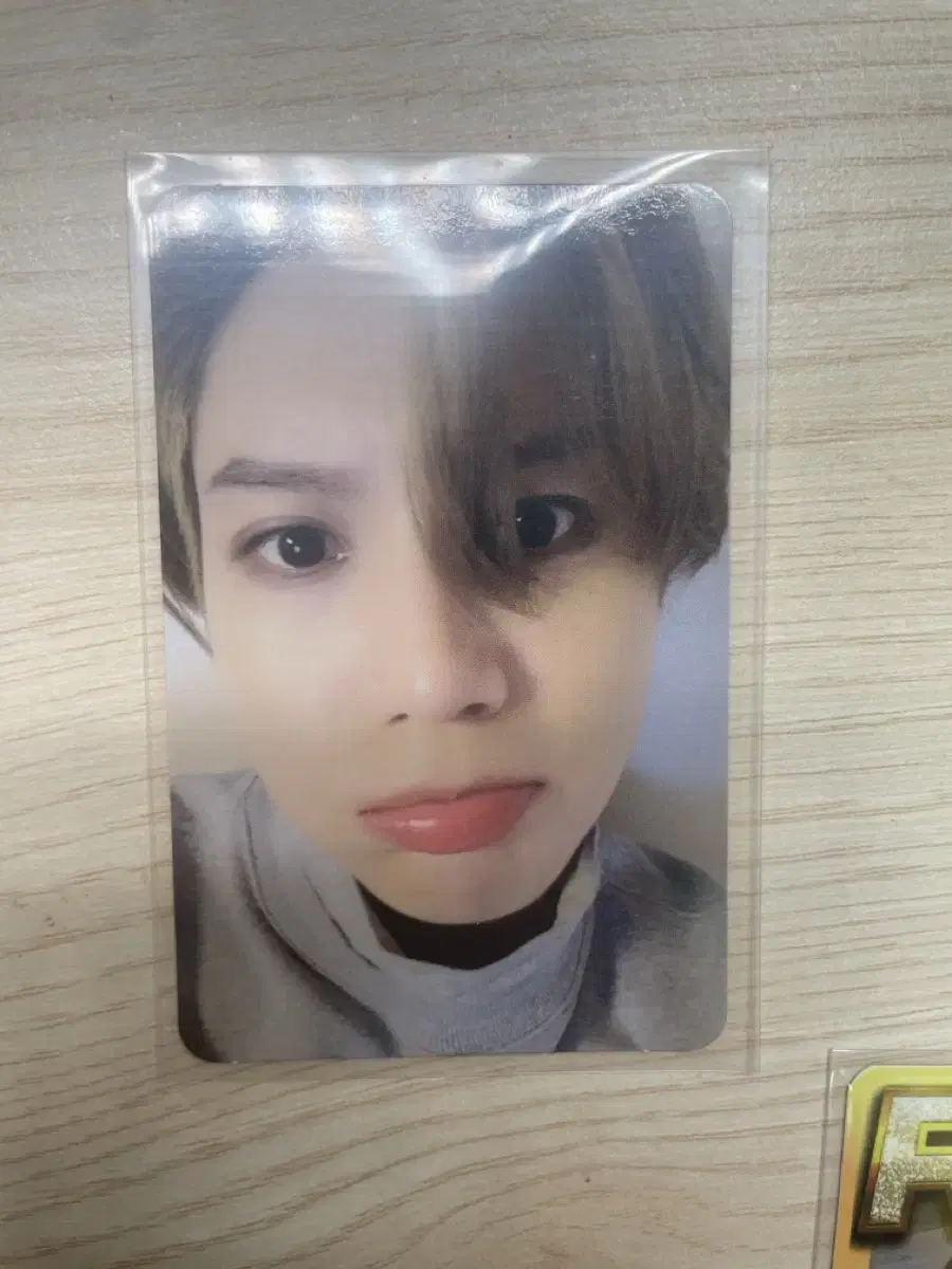 Taemin wants to sell photocard 