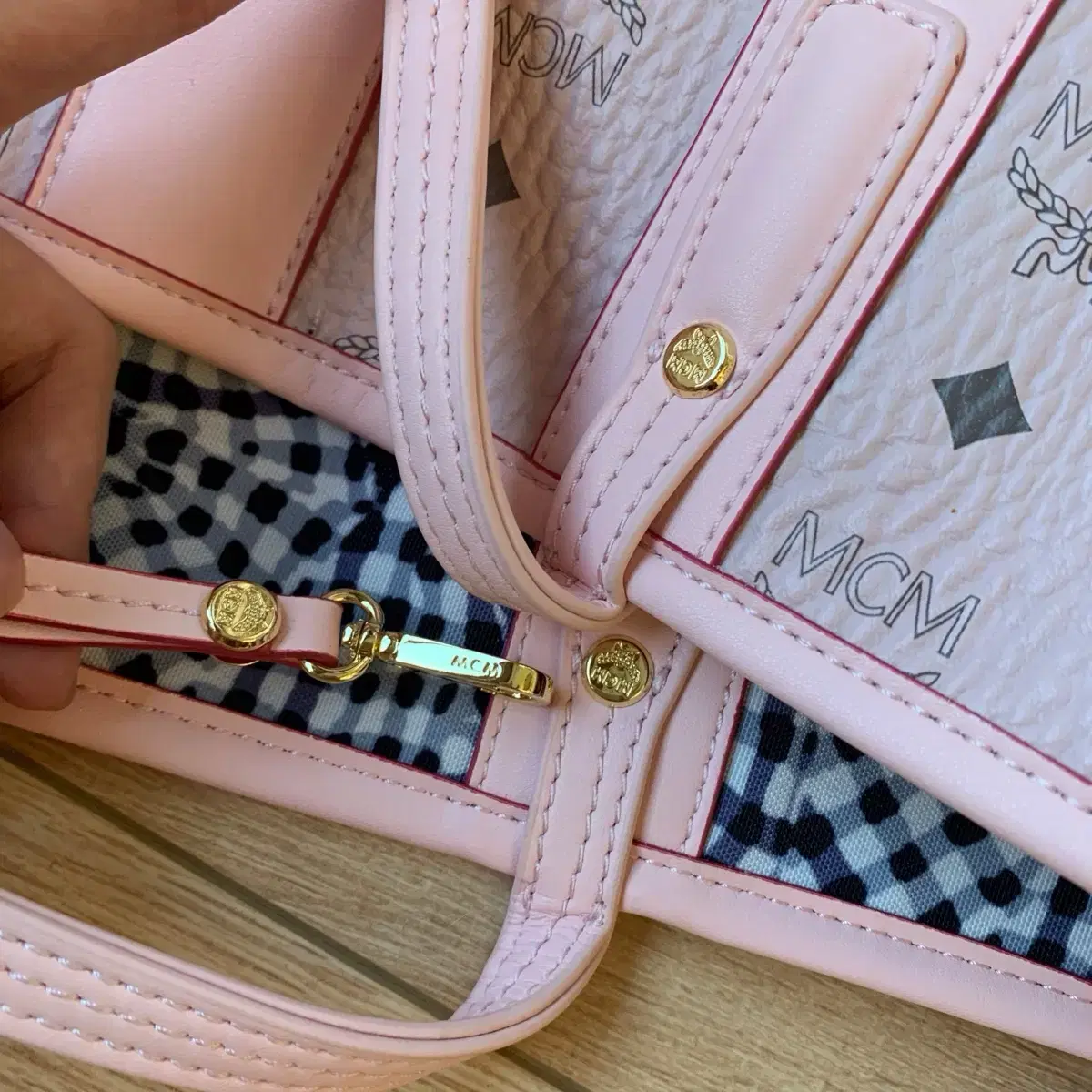 엠씨엠 MCM LIZ 비세토스 쇼퍼 PINK