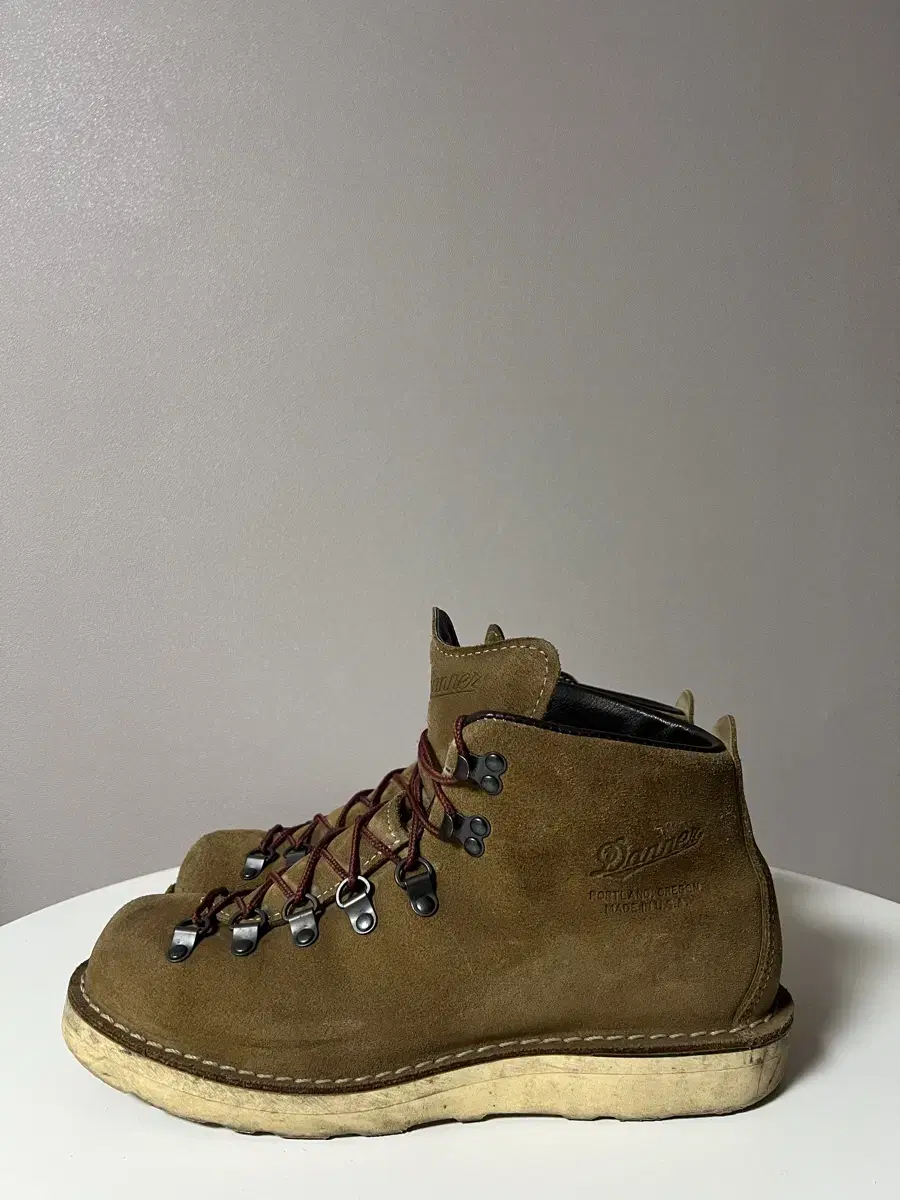 danner mountain light gore-tex boot