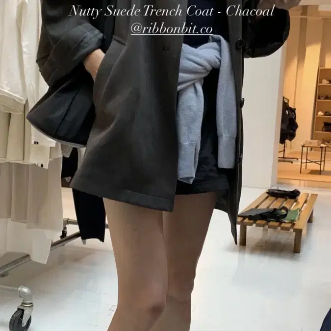 리본빛 ribbonbit nutty suede trench(차콜)