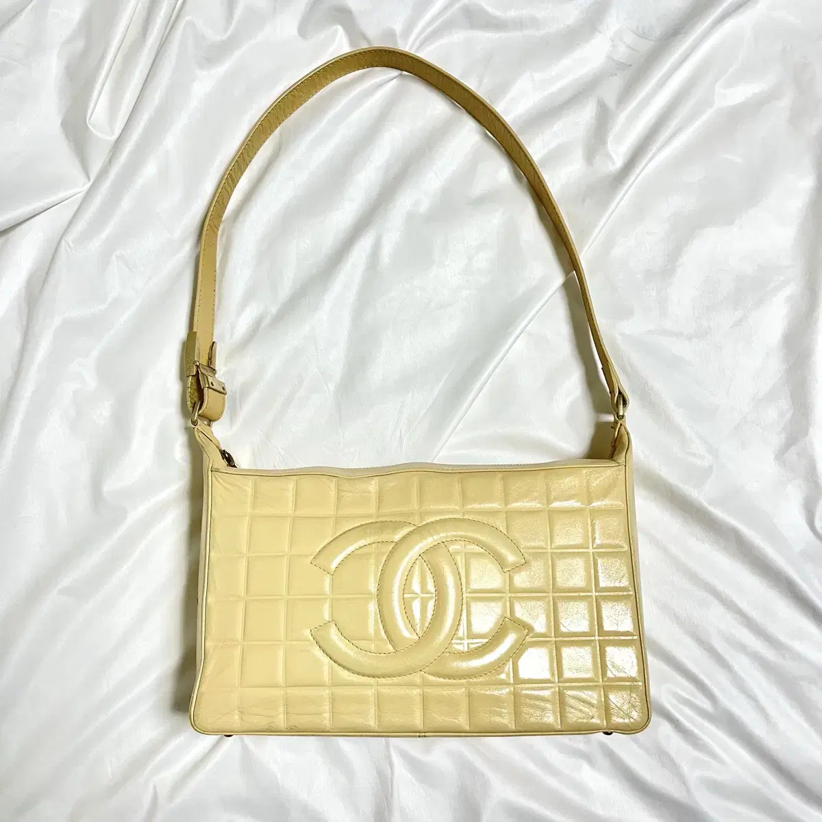 Chanel Chocobar Buttercream Color jennie Bag