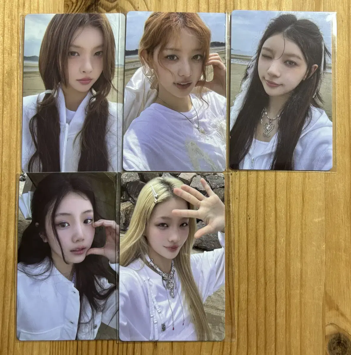 Eyelet Mini Vol. 2 Cherry pop up pre-order benefit photocard Photo kard Sells