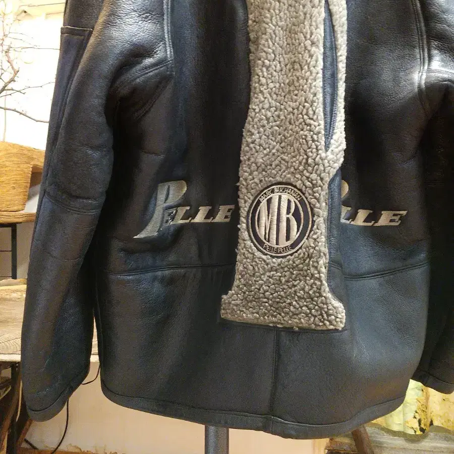 PellePelle USA펠레펠레 리얼무스탕코트 . XXL