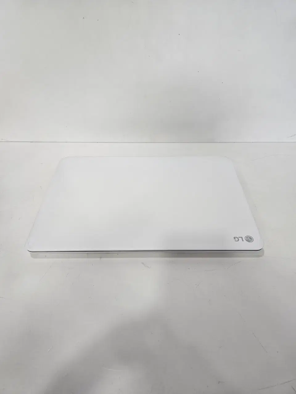 I'm selling my LG 15" white slim laptop for $566 (value for money office!!).