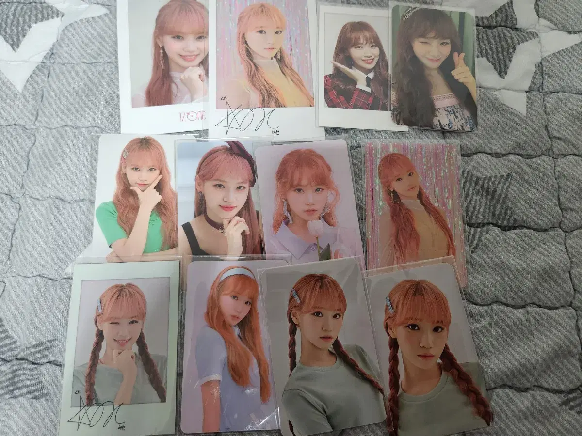 IZ*ONE chaewon sells photo cards