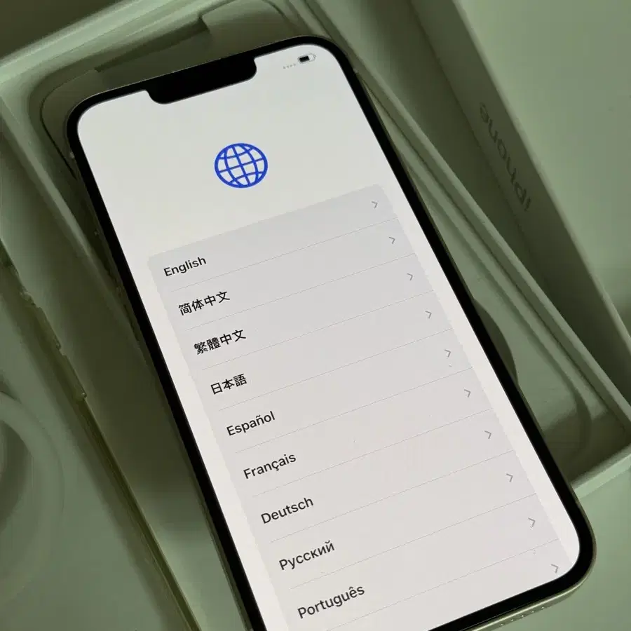 아이폰13 256기가 화이트 판매. 거의 사용안된 새제품급