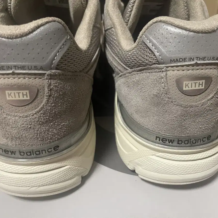 (290)kith 뉴발 990v4 문락