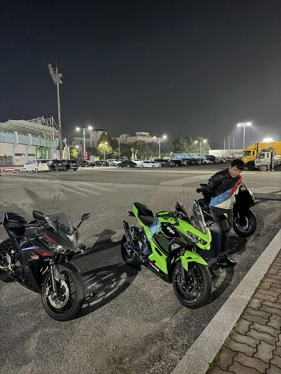 17년 yzf r3 판매합니다. 키로수 짧음