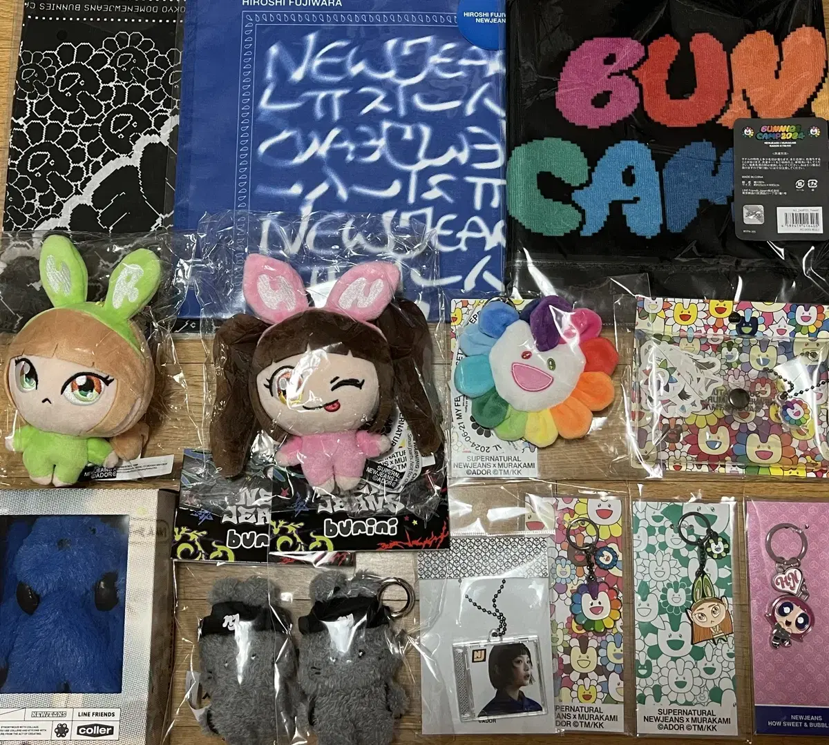 New Jeans Hiroshi Murakami pop up Bunnies Camp Tokyo Dome keyring Nayeon Vahn WTS