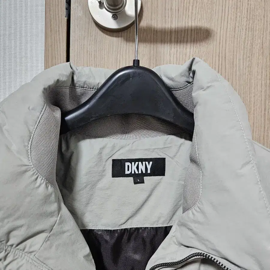 22FW DKNY 남성용 구스다운 패딩 L사이즈 팝니다