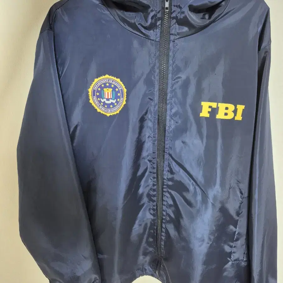 FBI 바람막이