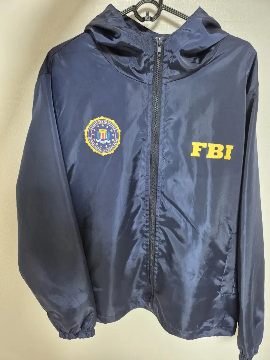 FBI 바람막이