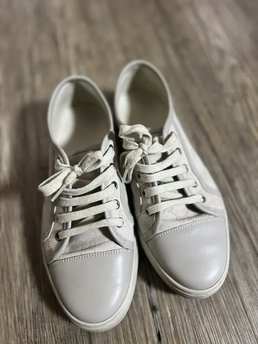 Gucci Cream-colored Sneakers