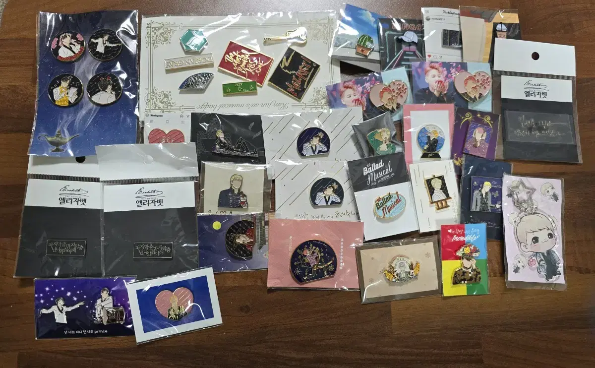 Jun Soo SiaJun's badge bulk wts