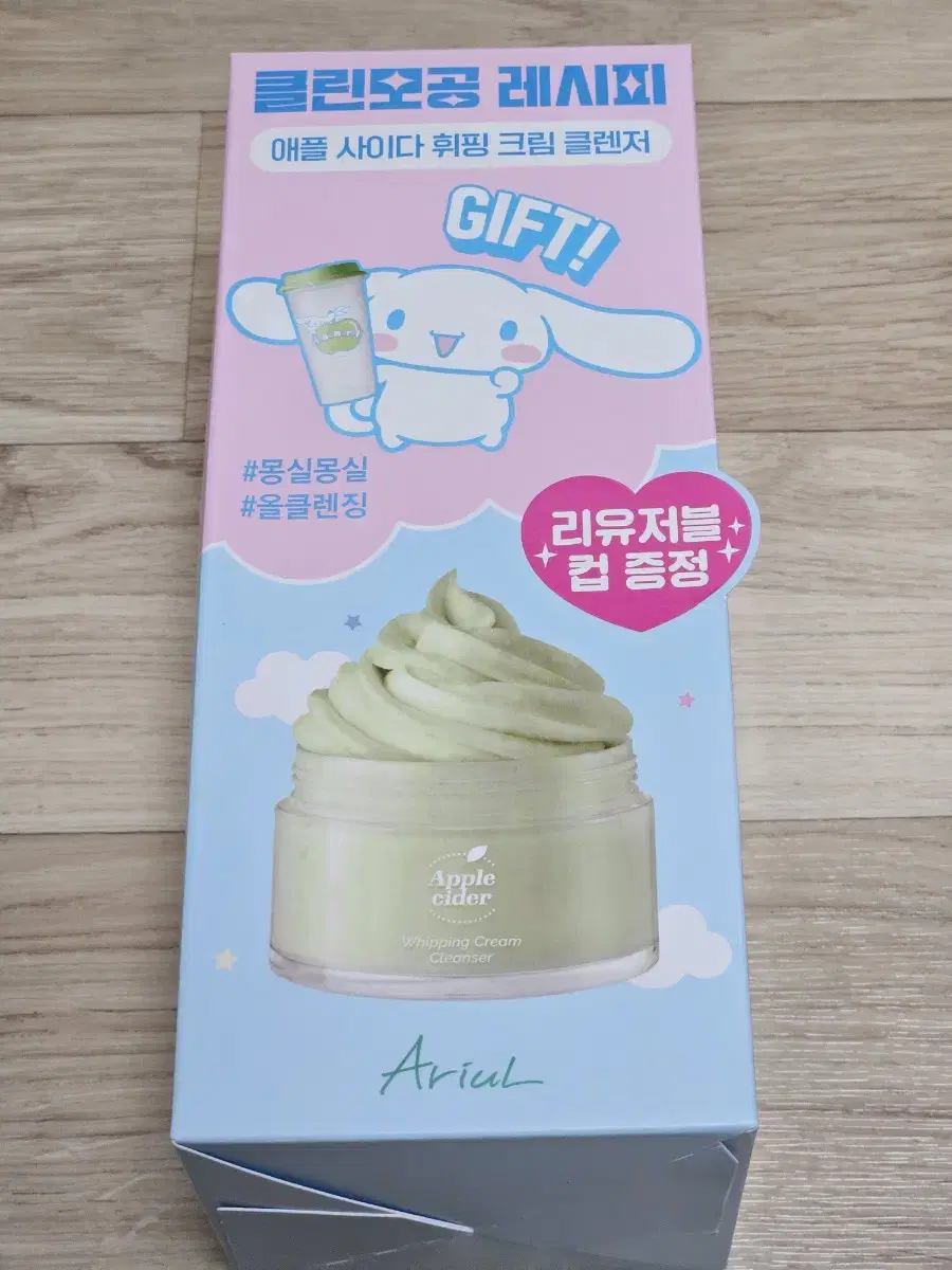 [미개봉 새상품] 아리얼 애플사이다 휘핑크림 클렌저 100ml+시나모롤컵