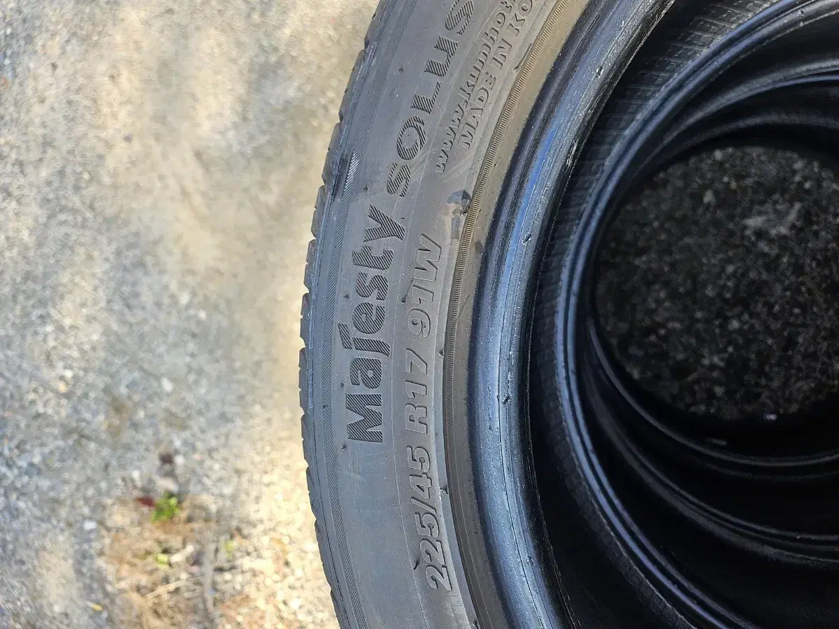 225/45R17 금호타이어 한대분 저렴하게 팝니다.