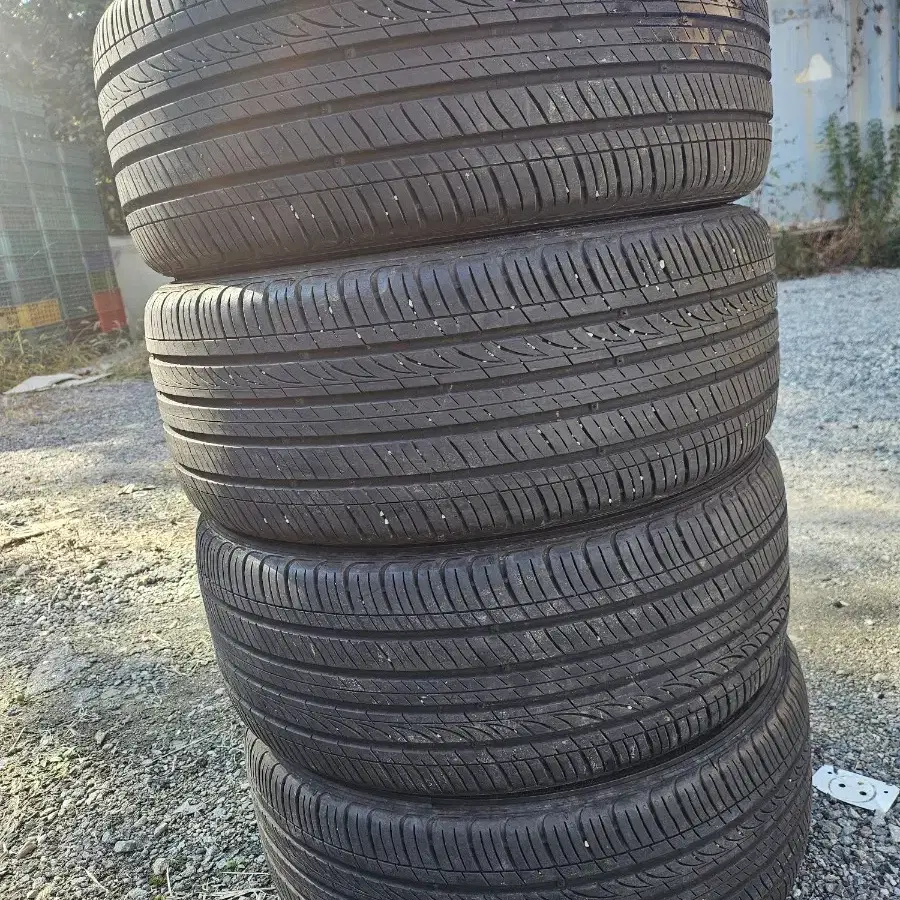 225/45R17 금호타이어 한대분 저렴하게 팝니다.