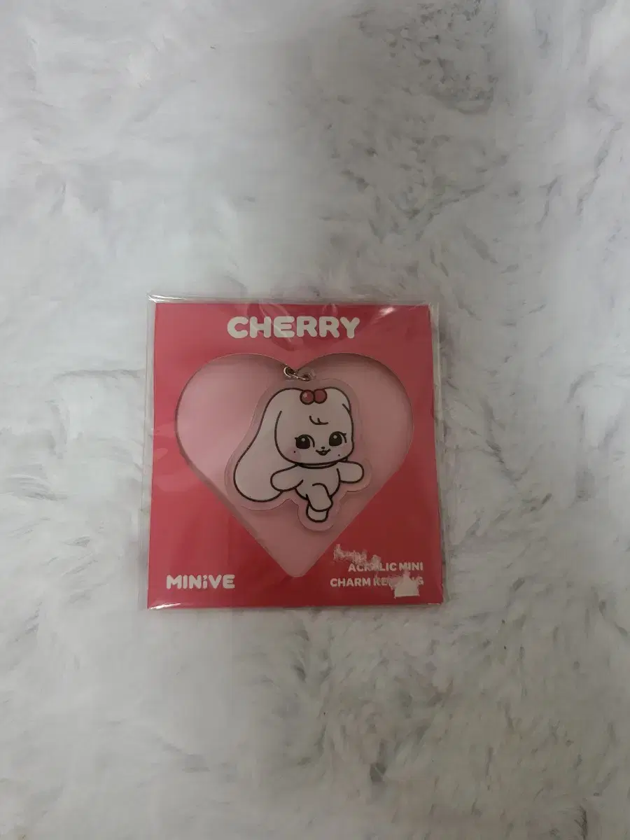 ive minive jang wonyoung wonyoung cherry acrylic keyring