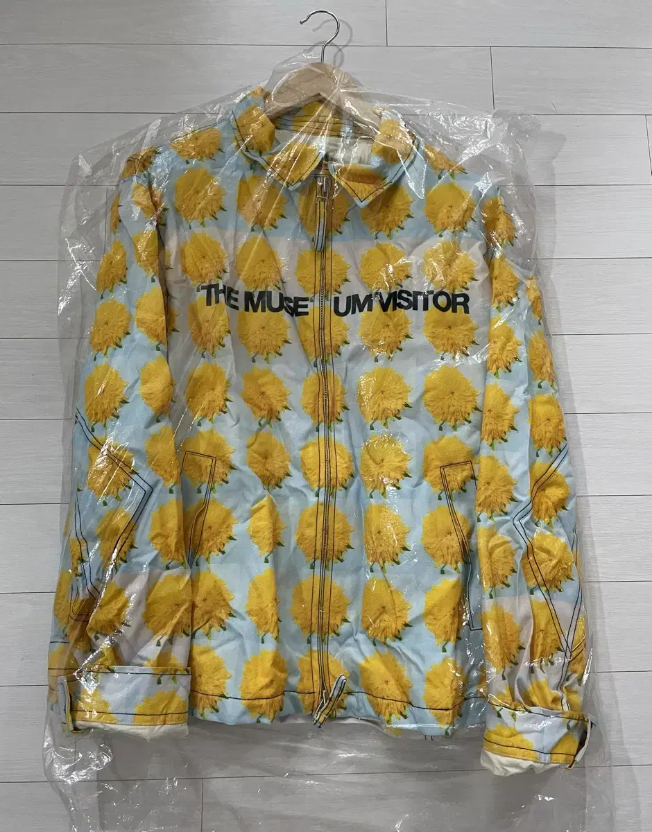 TheMuseum Visitor Print Jacket Large Almost New