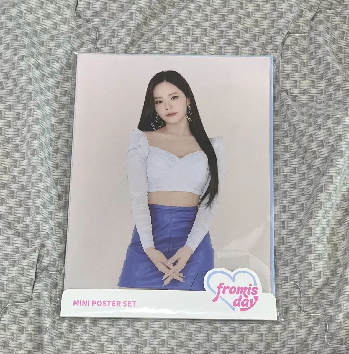 This is a set of mini posters for dey fromis 9.